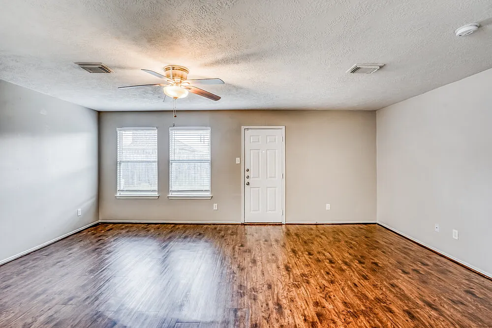 4 bed, 2.0 bath, 2086 sqft, $2,050 — Photo 4