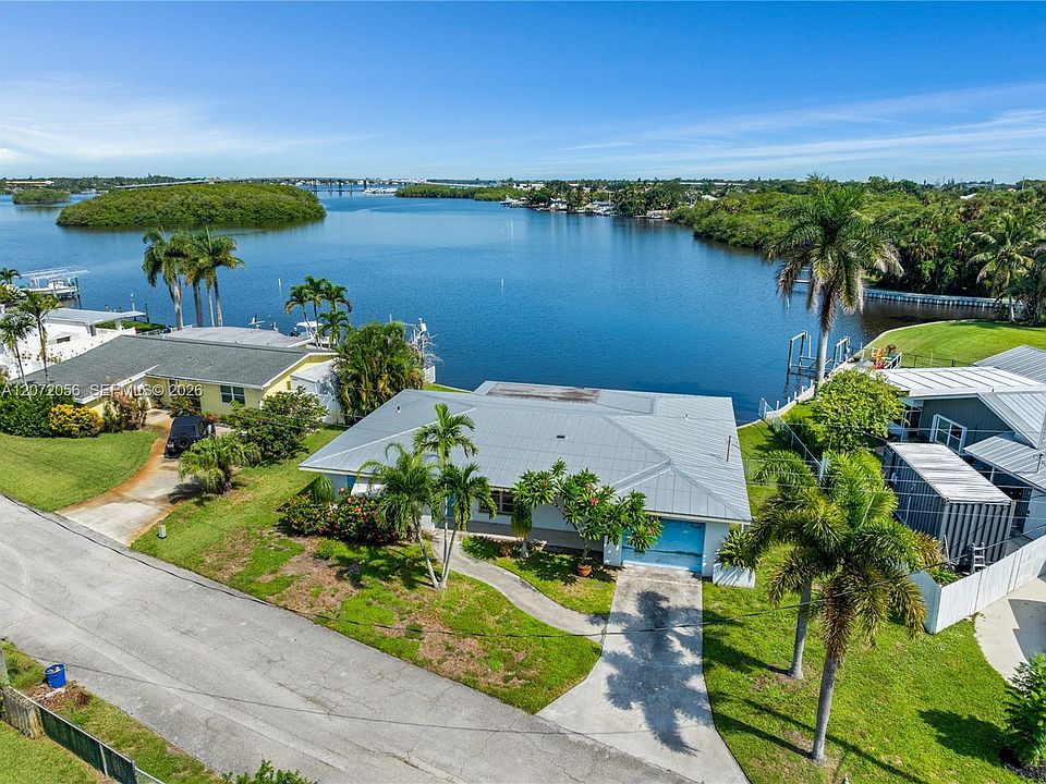 1st image of 216 SW Cabana Point Cir
