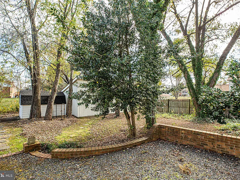 1445 Heatherstone Dr — Photo 32
