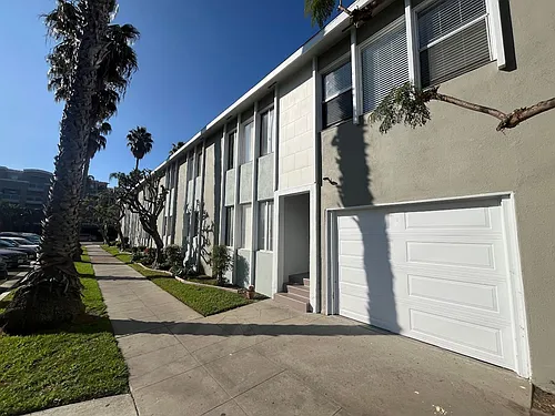 0086 Ocean-Capri Building Photo 1