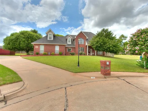 2313 Greystone Ct, Edmond, OK 73034