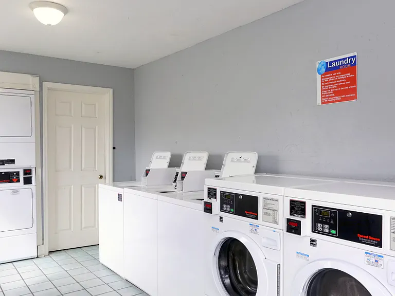 Lighthouse Bay Apartment Homes — Photo 10