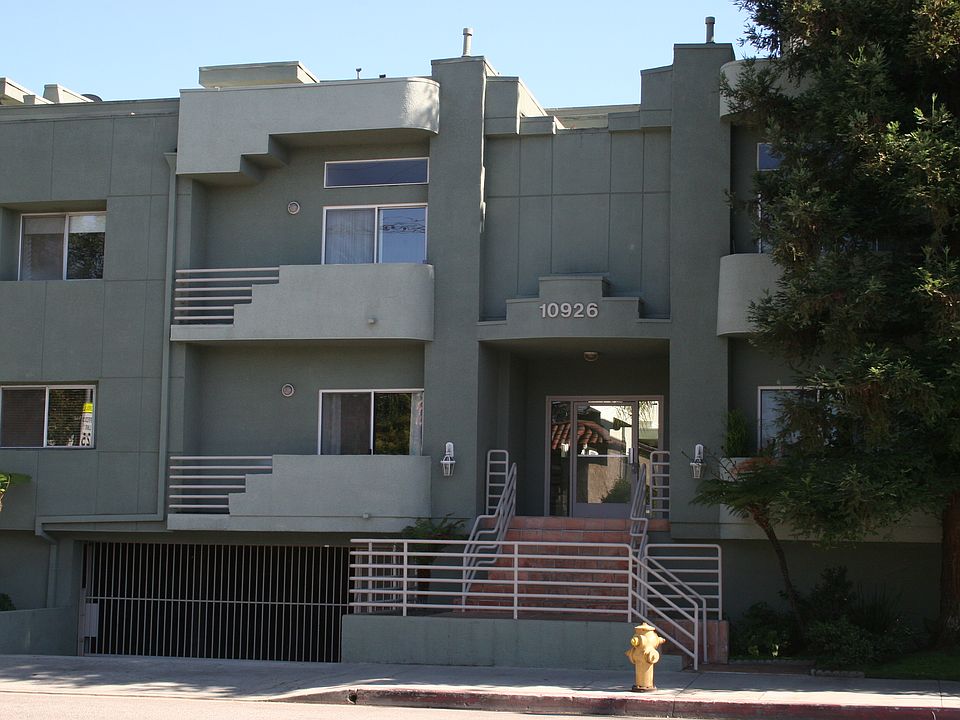 1st image of 10926 Moorpark St APT 2
