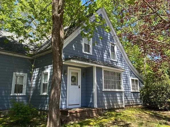 1373 Old Pleasant St, Bridgewater, MA 02324