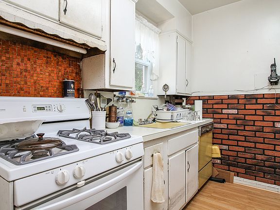 4th image of 140 King Ave
