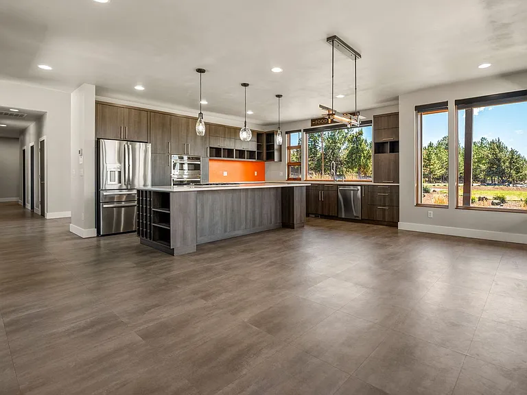 64144 Pioneer Loop — Photo 17
