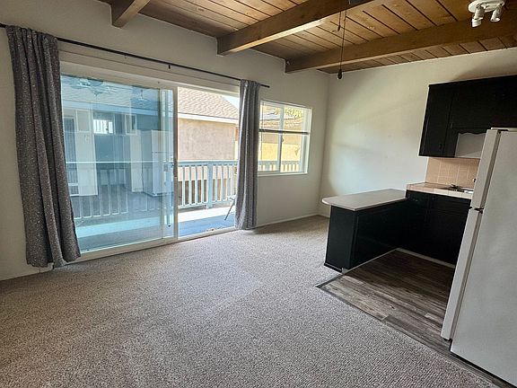 Very bright apartment with 2 ceiling fans