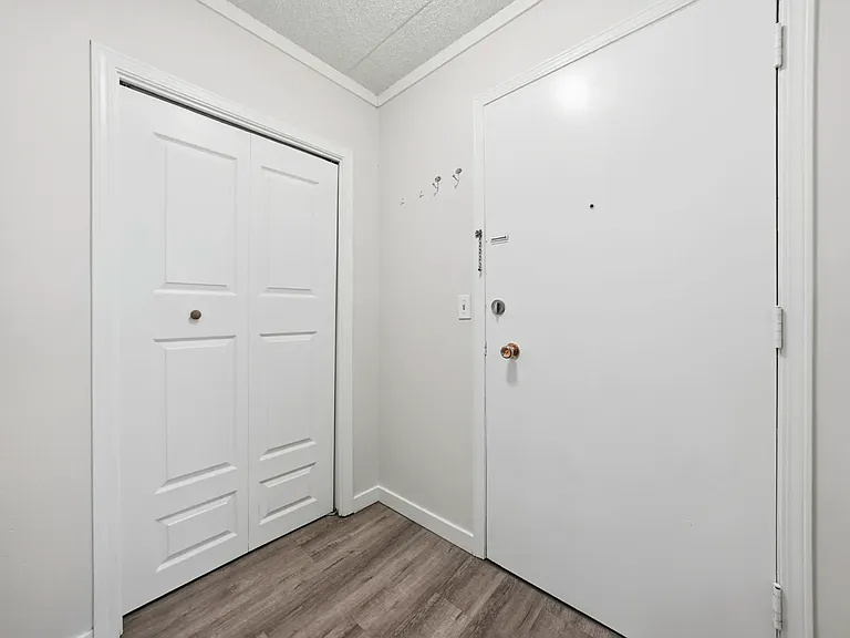 27 Vaughn St — Photo 16