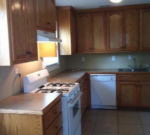 4th image of 4714 Woodend Ave