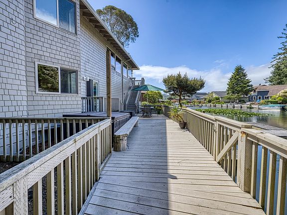 5th image of 1253 NE East Lagoon Dr