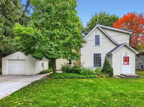 6051 Upper 46th St N, Oakdale, MN 55128