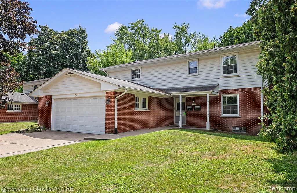 3 bed, 2.0 bath, 2542 sqft, $2,200 — Photo 2