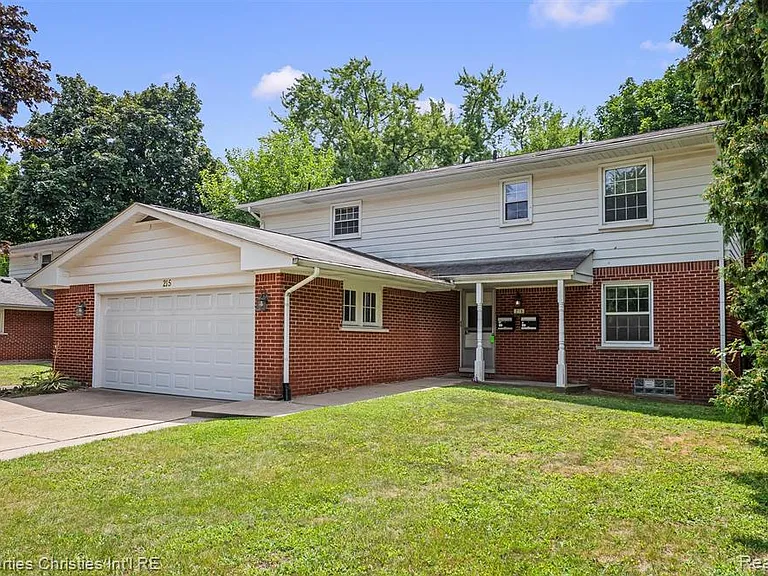 215 Woodsboro Dr — Photo 2