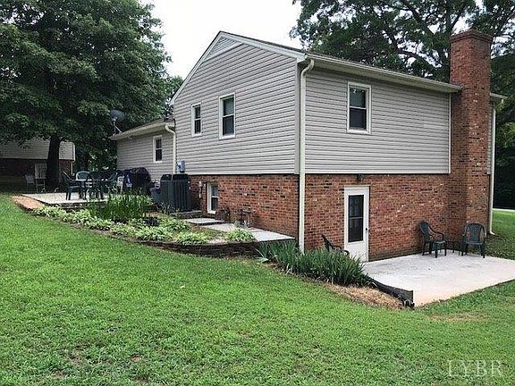3rd image of 327 Woodland Dr