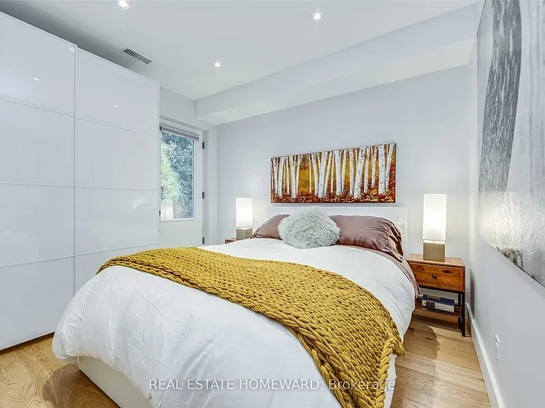 185 Strathmore Blvd #UPPER — Photo 10