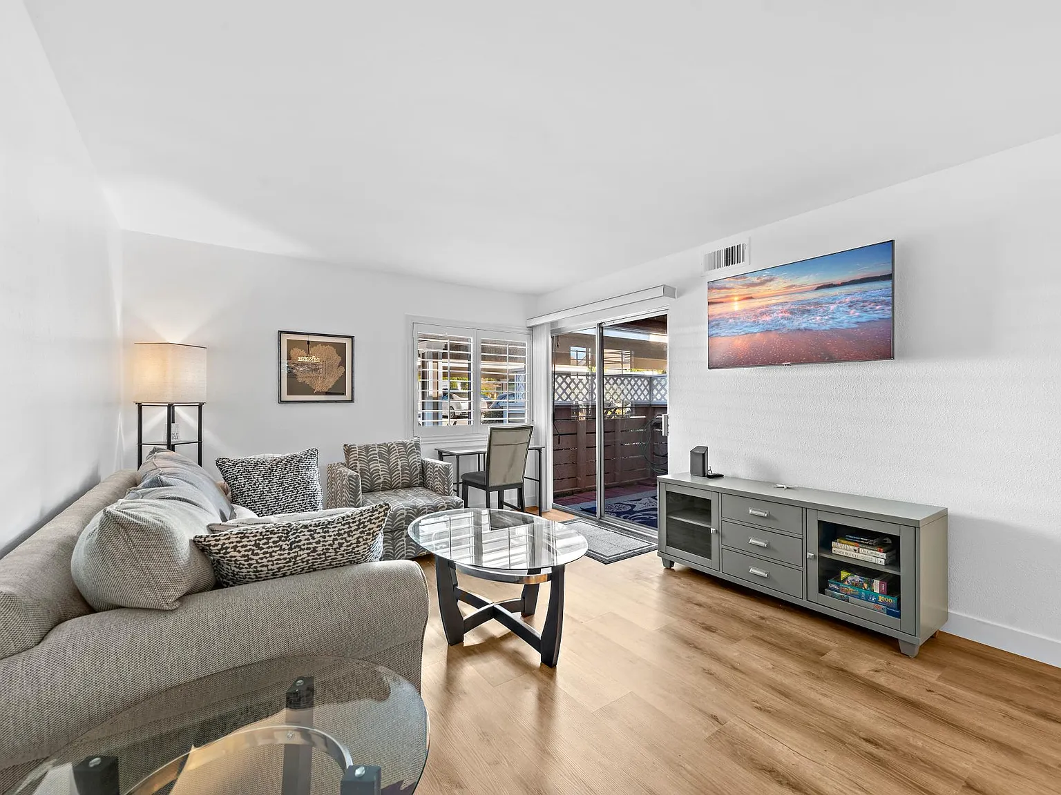 1 bed, 701 sqft, $3,800 — Photo 2