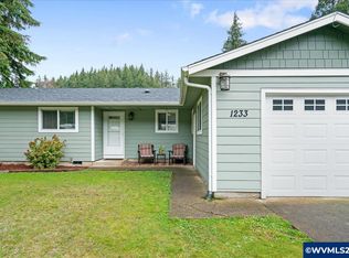 1233 S Water St, Silverton, OR 97381