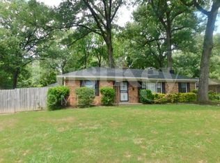 1673 Colonial Rd, Memphis, TN 38117