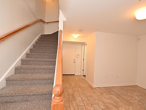 3rd image of 2323 S Wabash Ave APT 17