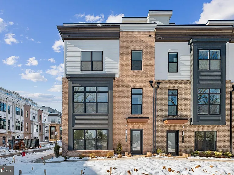 2106 Tysons Ridgeline Rd — Photo 2
