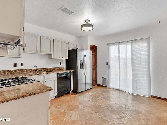 5th image of 2857 Castle Hill Cir