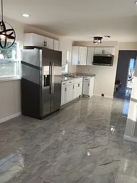 107 Bedford Dr — Photo 2