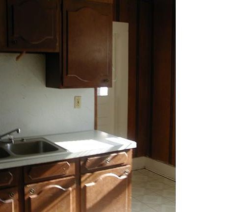 5th image of 924 Oak St