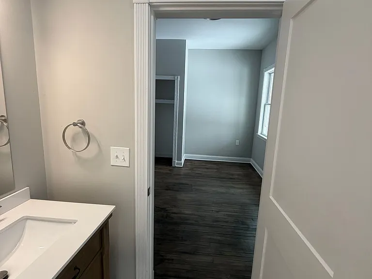 445 E Grand Blvd — Photo 7