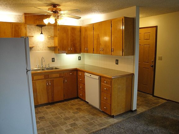 3rd image of 621 3rd St APT 7