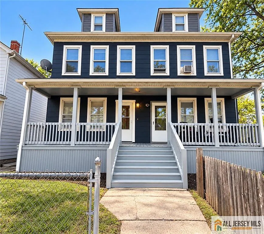 3 bed, 1.0 bath, 1620 sqft, $2,350 — Photo 1