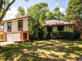 2801 SW Ashworth Pl, Topeka, KS 66614