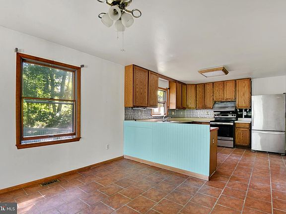 5th image of 2765 E Mayberry Rd