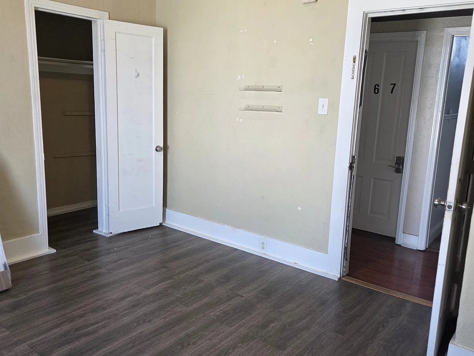 1 bed, 4500 sqft, $1,500 — Photo 2