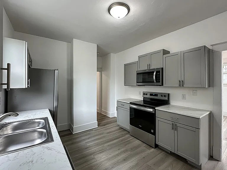 2122 Bancroft St — Photo 10