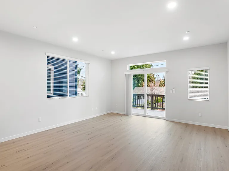 9916 18th Ave W #G — Photo 8