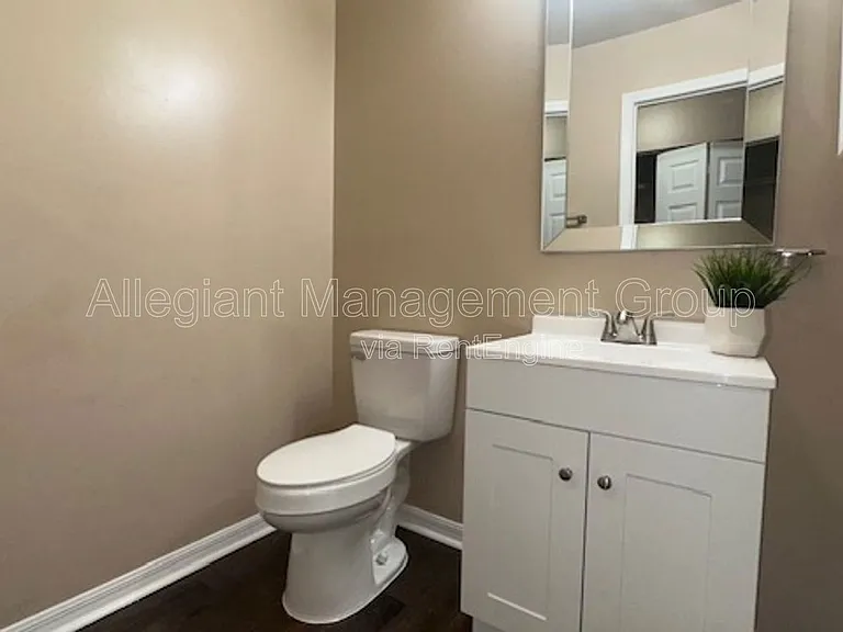 507 Hunter Cir — Photo 2