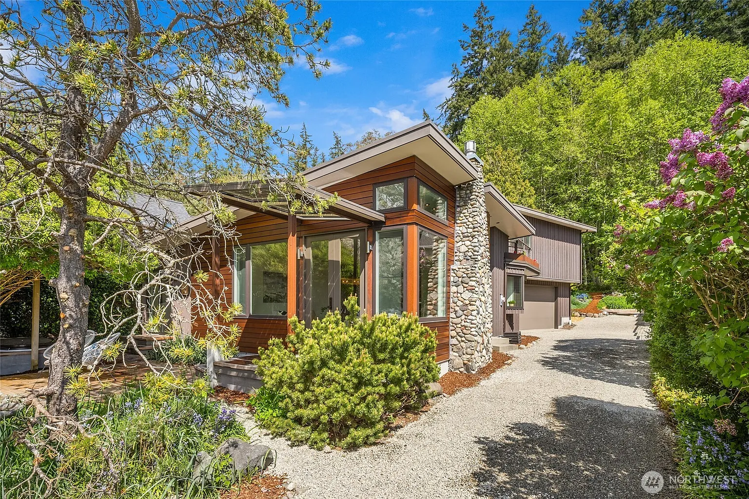 3380 Crystal Springs Drive NE photo 1