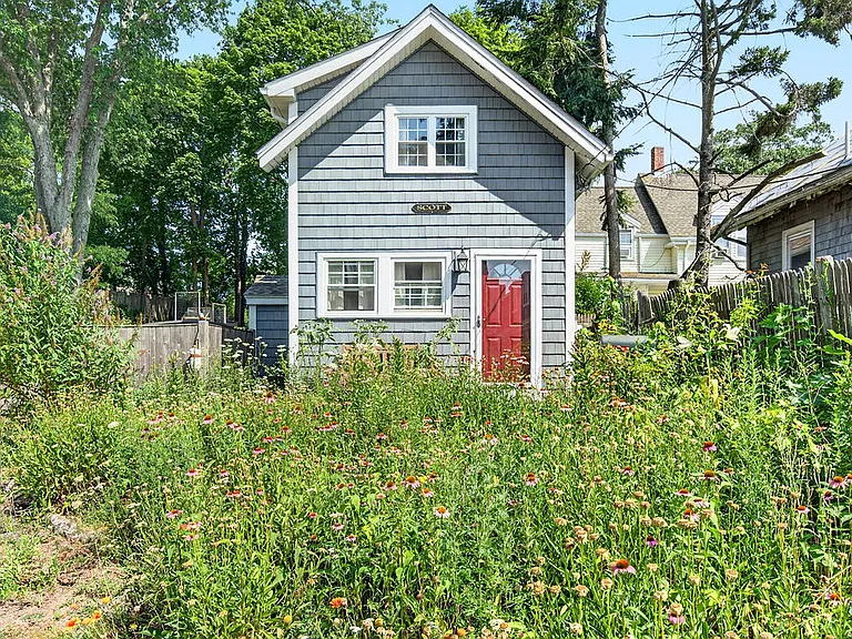 110 Broad St — Photo 27