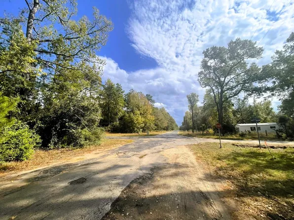 307 Cherokee Dr, Trinity, TX 75862