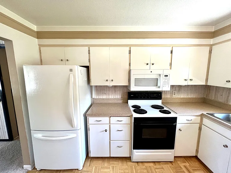 136 Fairway Dr — Photo 6