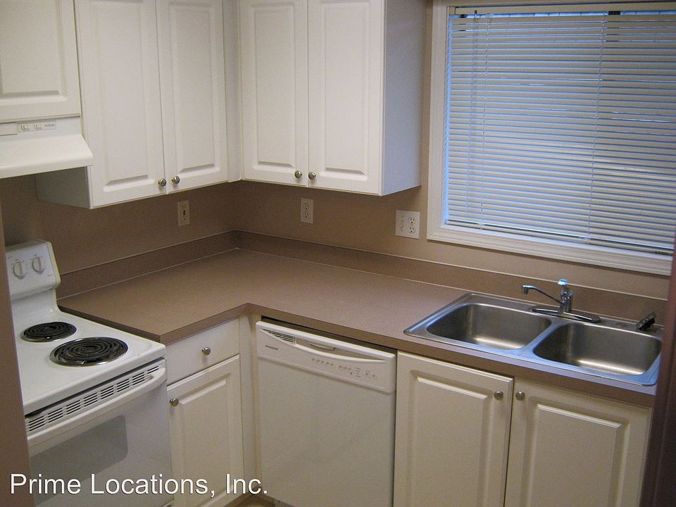 2nd image of 1405 Lewis St