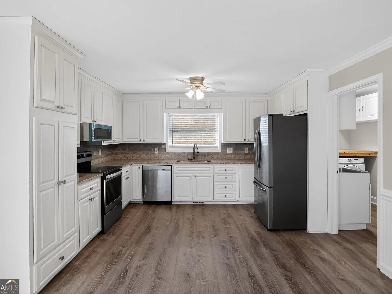 5 bed, 3.0 bath, 3200 sqft, $3,540 — Photo 3