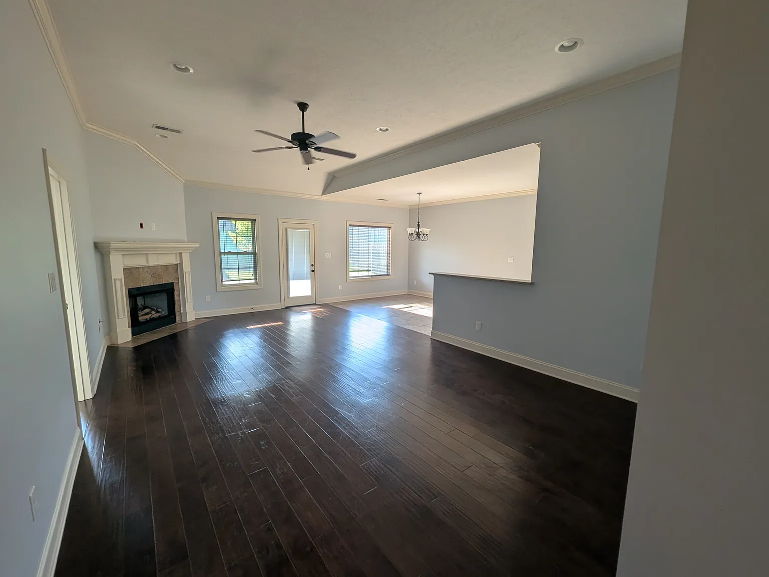 3 bed, 1587 sqft, $2,200 — Photo 2