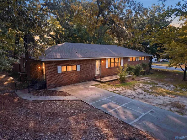 700 Cedar St NW, Hartselle, AL 35640