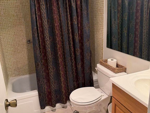 4th image of 469 Mansfield Dr #L