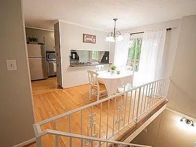 4th image of 136 Hickory St