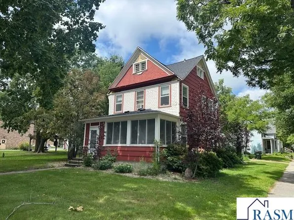 702 S 3rd St, Saint Peter, MN 56082