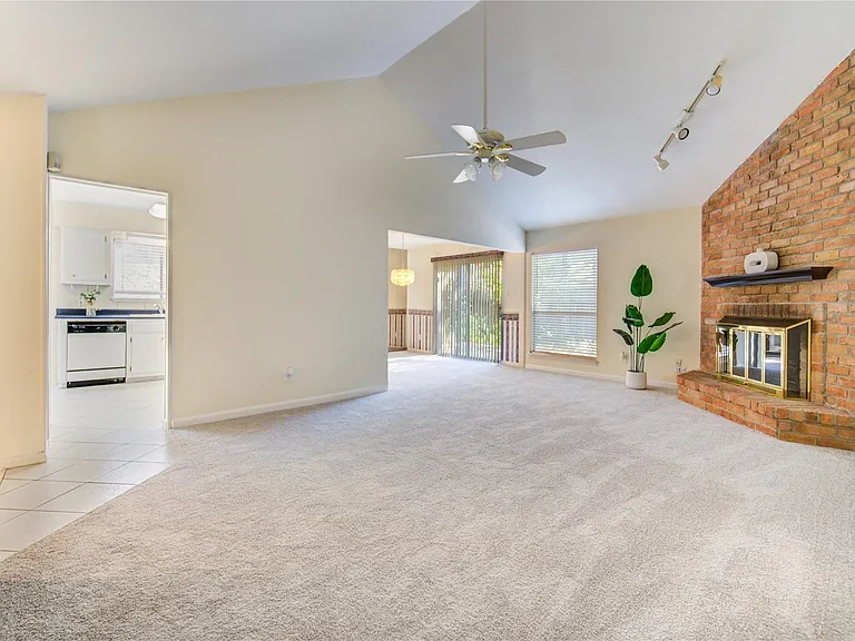 1927 Ash Meadow Dr — Photo 4