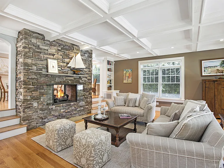 68 Hedges Ln — Photo 3