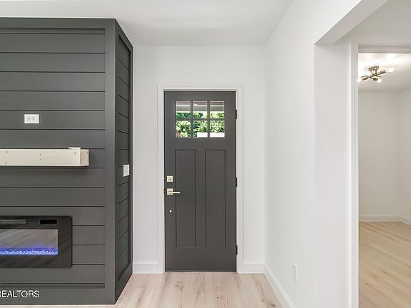 5th image of 2745 Lay Ave